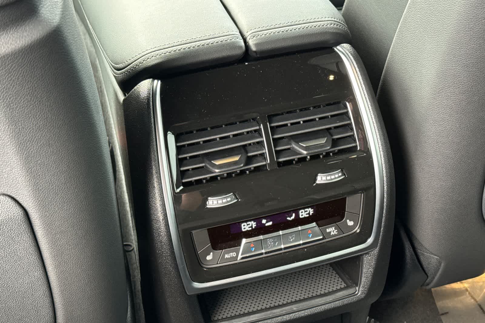 Thumbnail: 2026 BMW X7 - 16