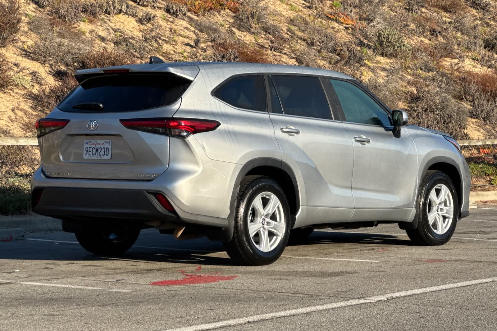 Thumbnail: 2023 Toyota Highlander - 2