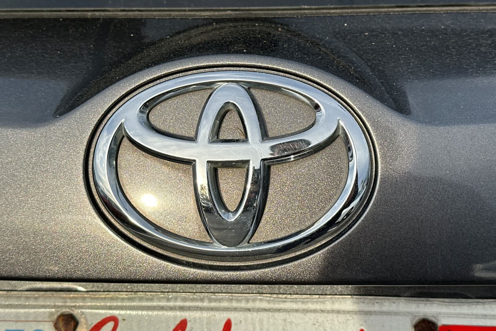 Thumbnail: 2014 Toyota RAV4 - 15