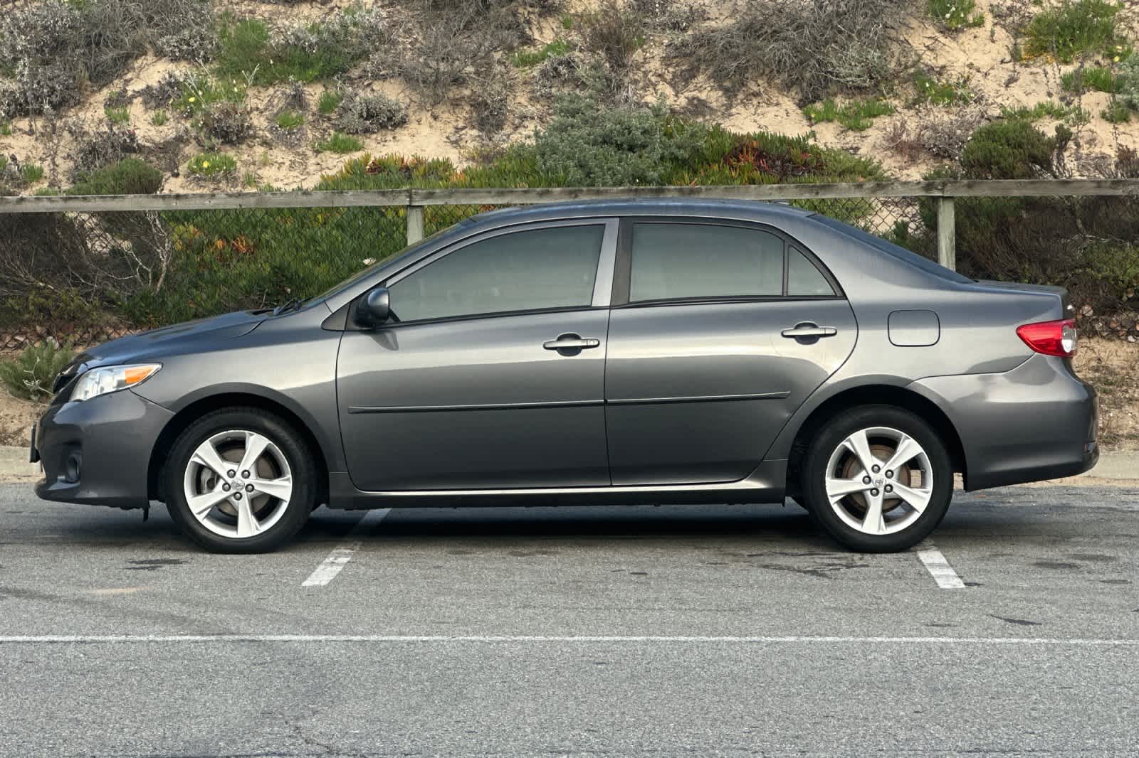 Thumbnail: 2011 Toyota Corolla - 9