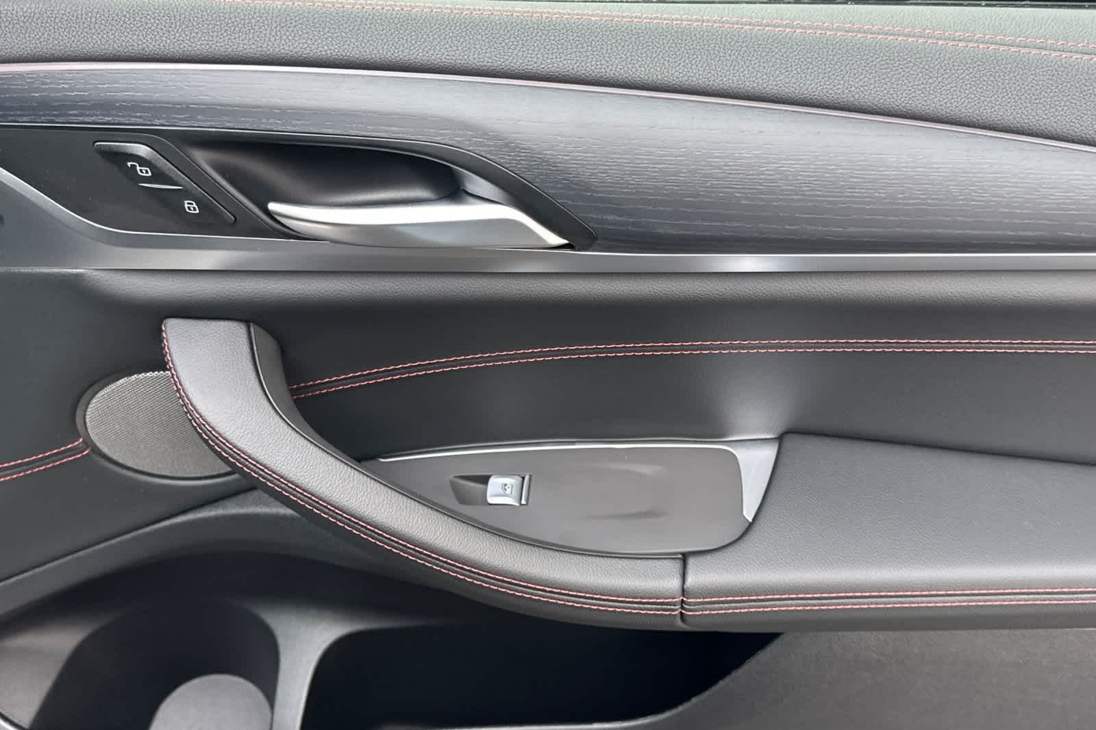 Thumbnail: 2025 BMW X4 - 19