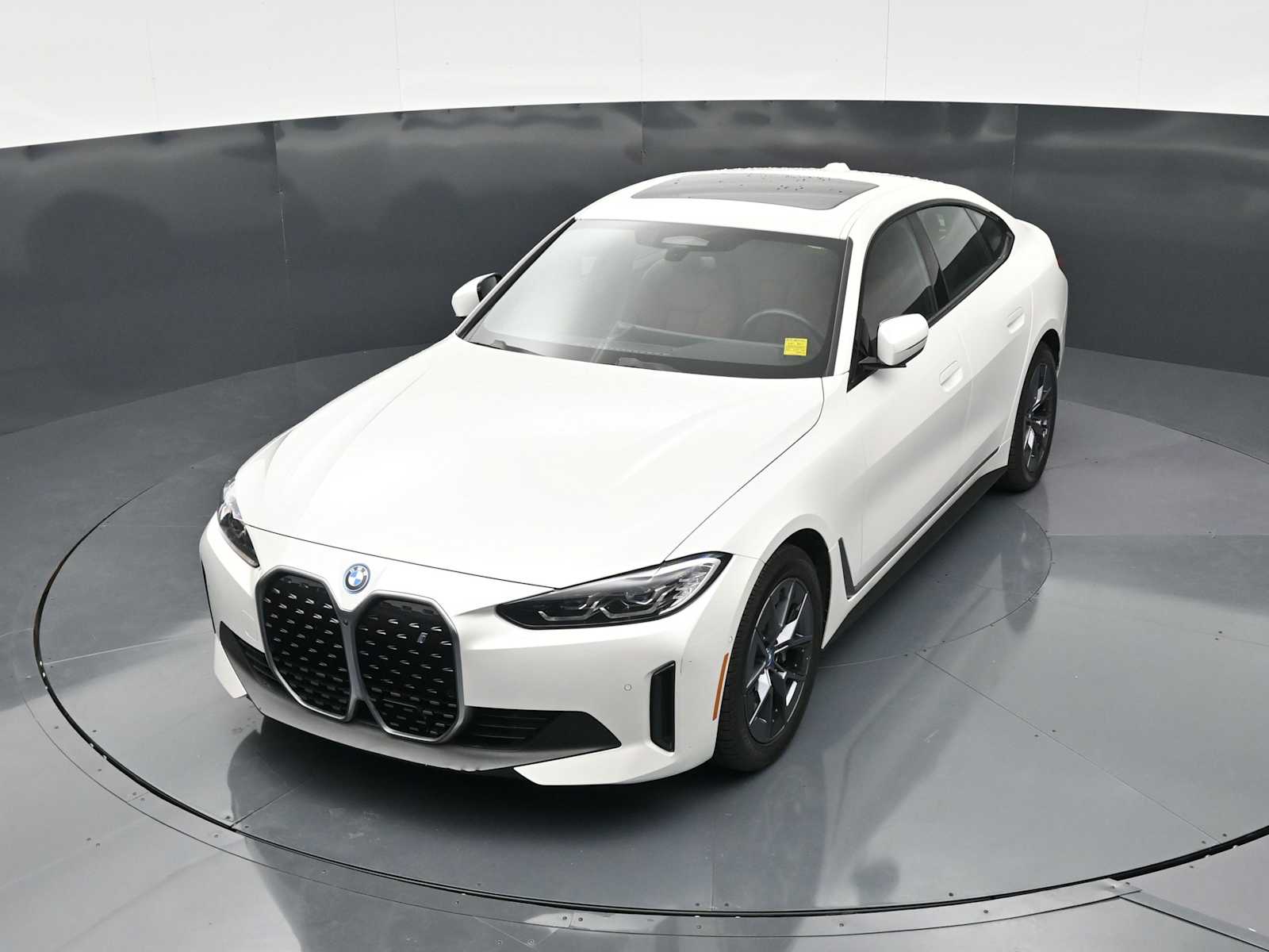Thumbnail: 2023 BMW i4 - 9