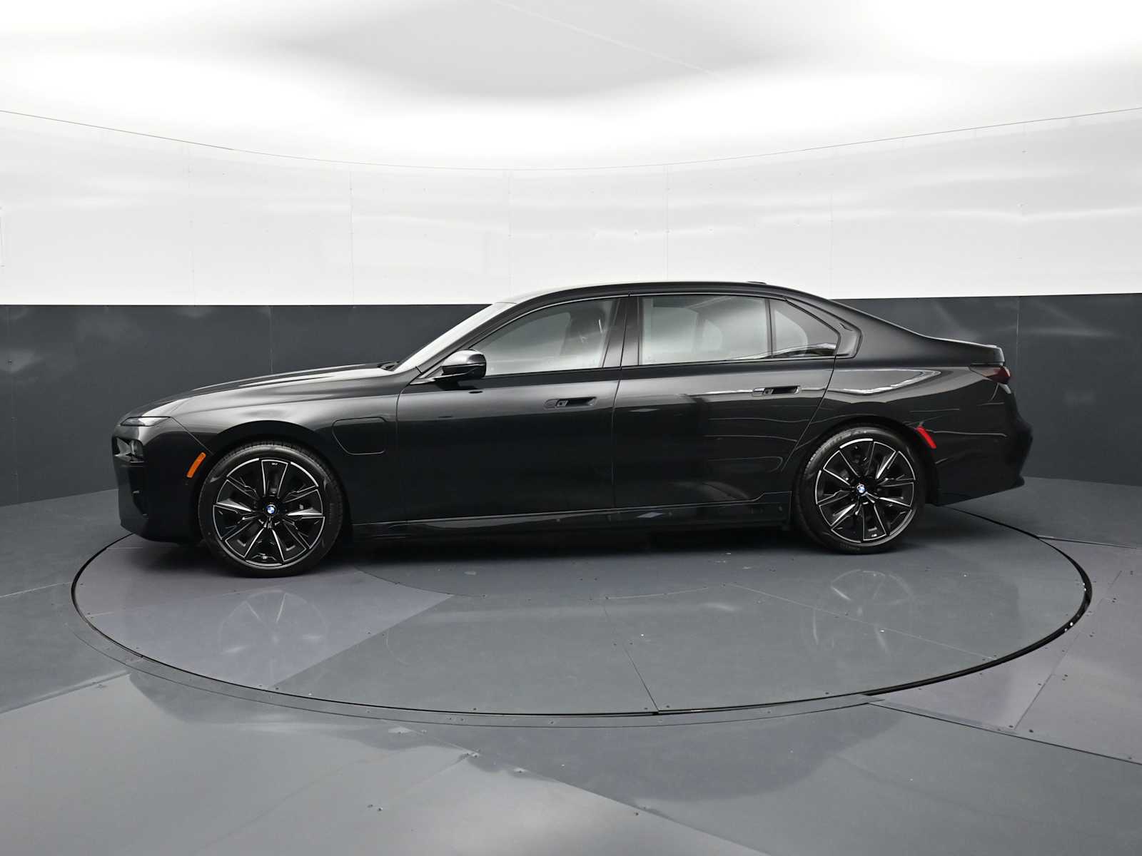 Thumbnail: 2026 BMW 7 Series - 8