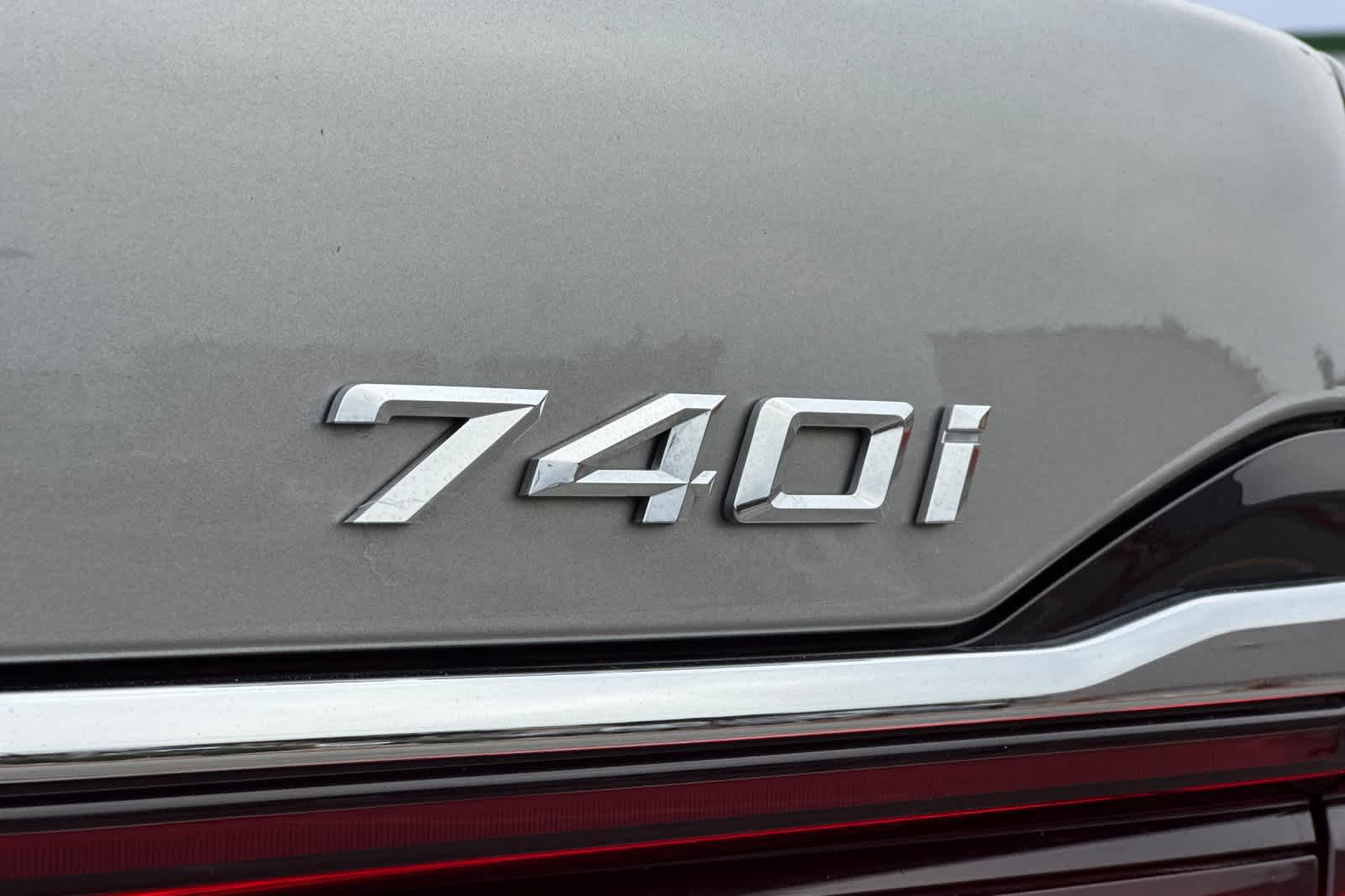 Thumbnail: 2022 BMW 7 Series - 32