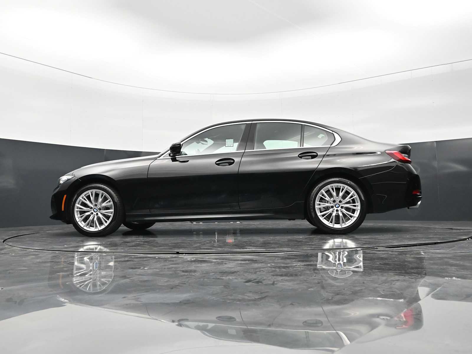 Thumbnail: 2024 BMW 3 Series - 32