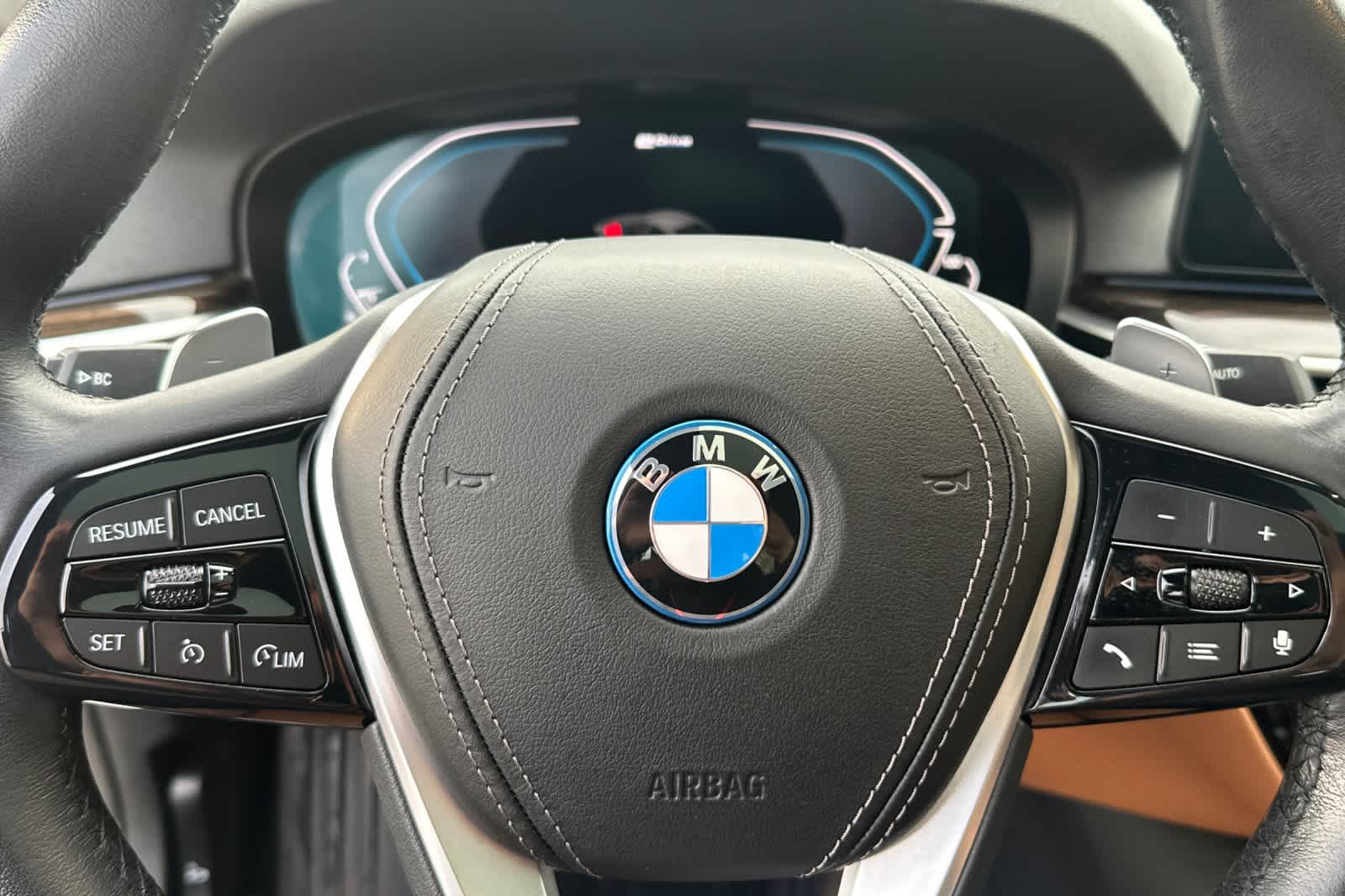 Thumbnail: 2023 BMW 5 Series - 25