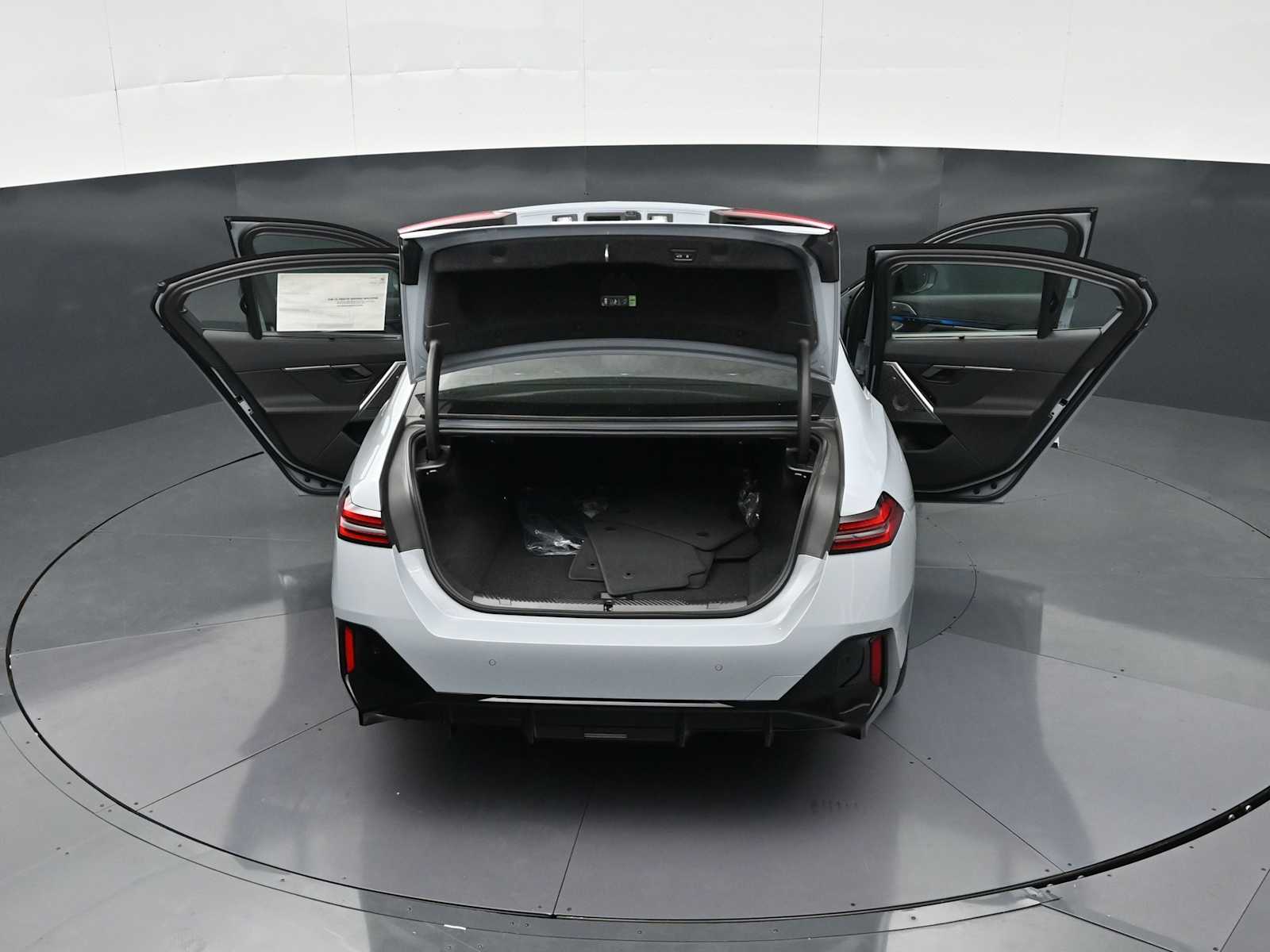 Thumbnail: 2026 BMW i5 - 34