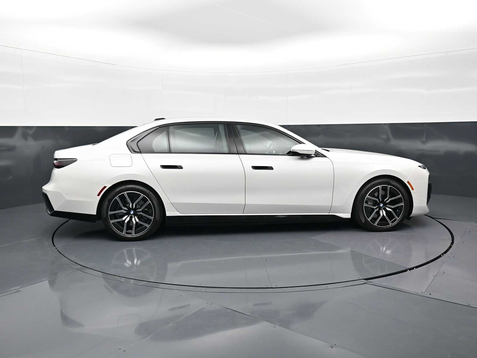 Thumbnail: 2025 BMW 7 Series - 4