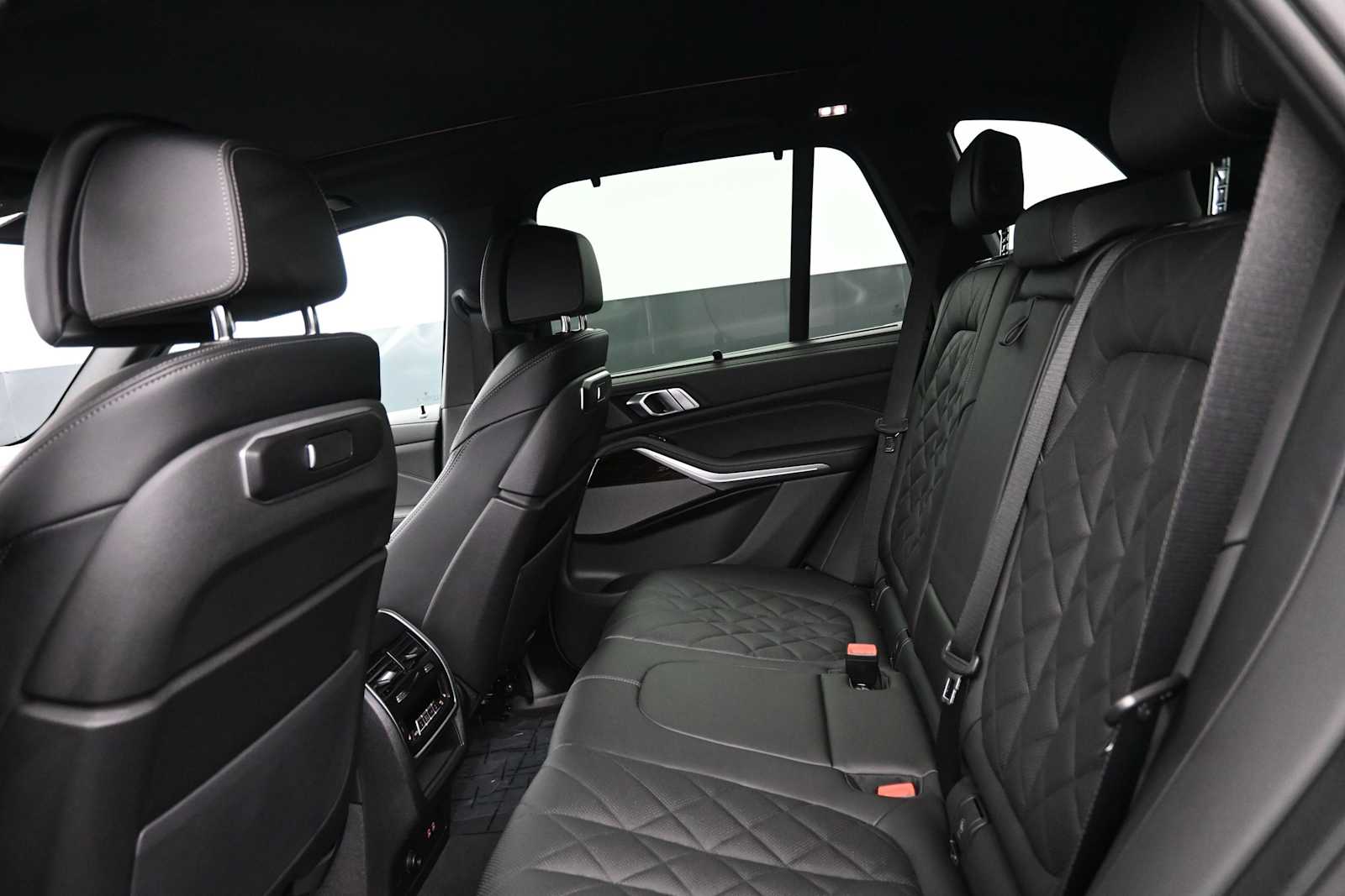 Thumbnail: 2026 BMW X5 - 13
