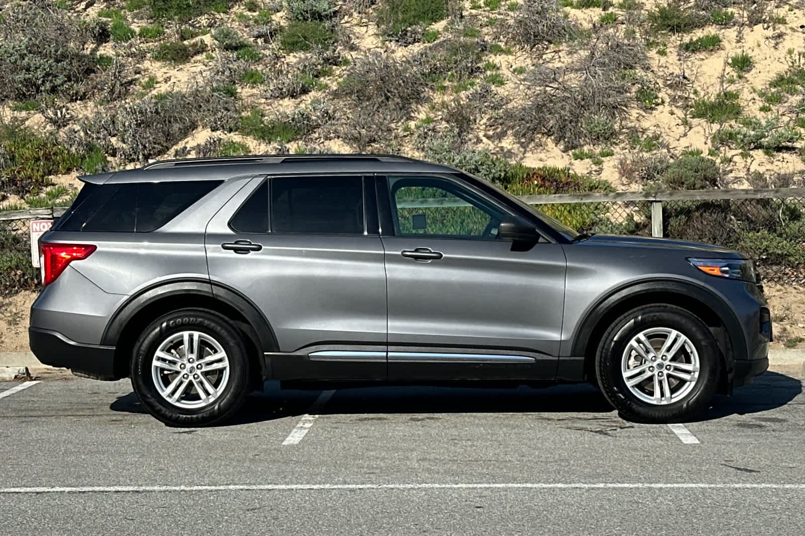 Thumbnail: 2022 Ford Explorer - 6