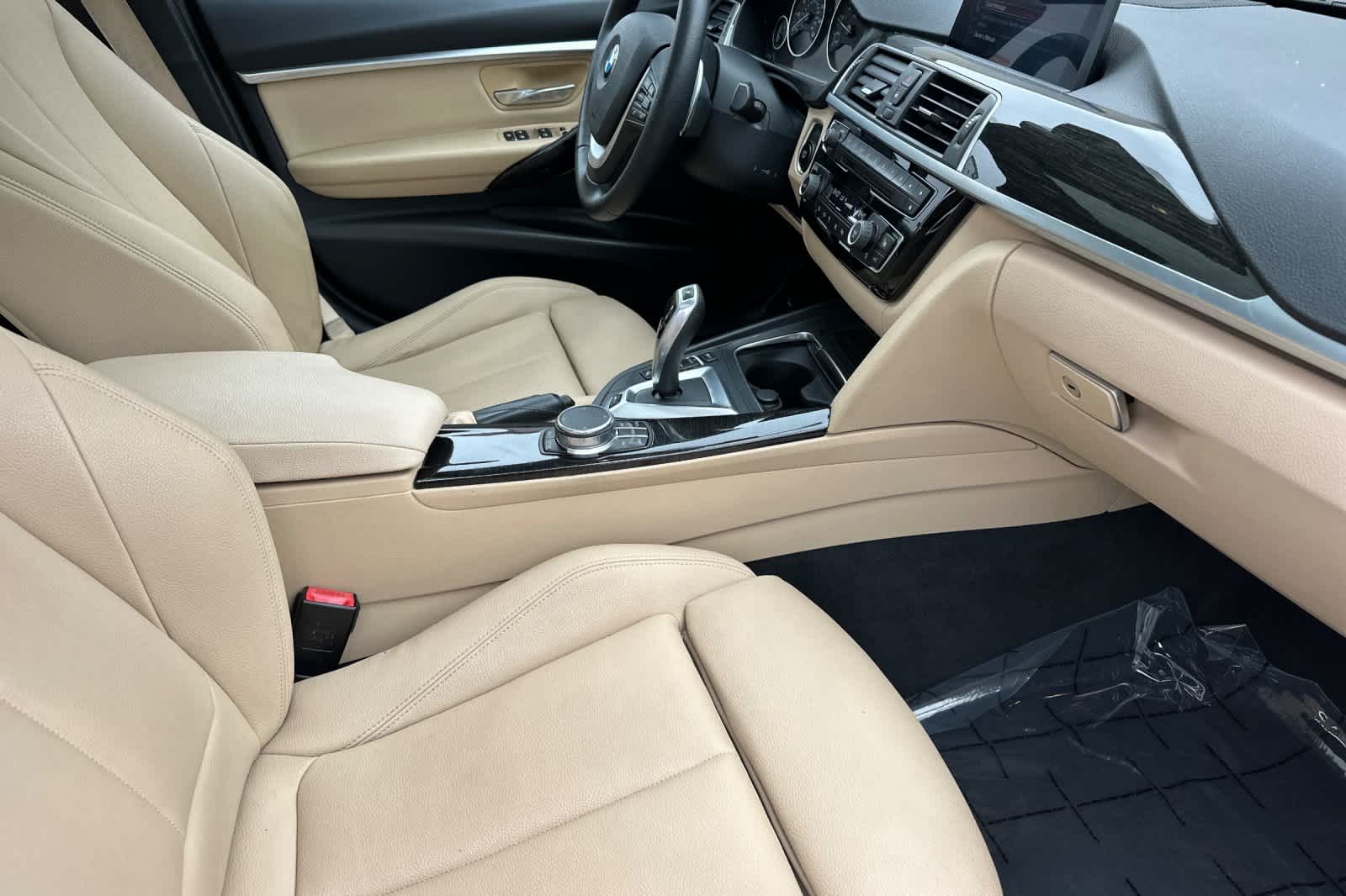 Thumbnail: 2017 BMW 3 Series - 16