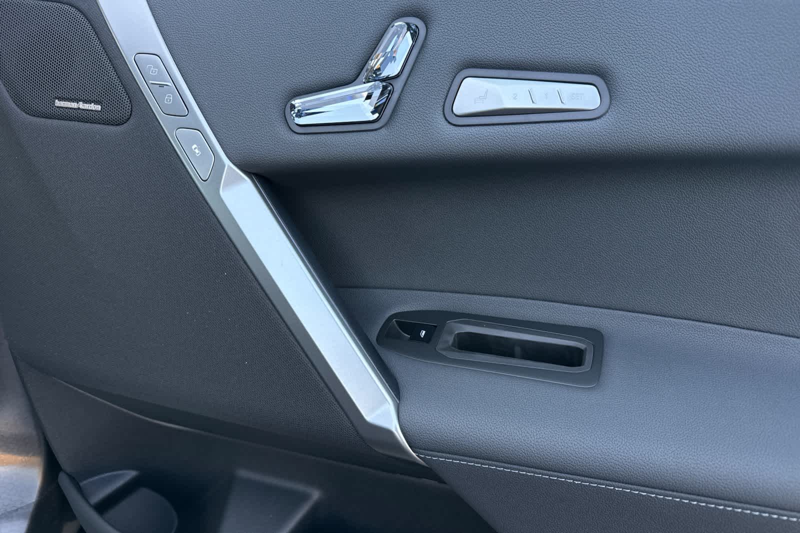 Thumbnail: 2026 BMW iX - 19