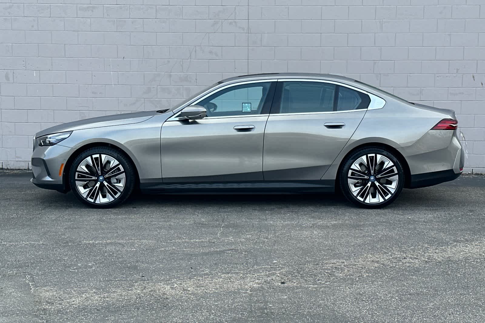 Thumbnail: 2024 BMW i5 - 9