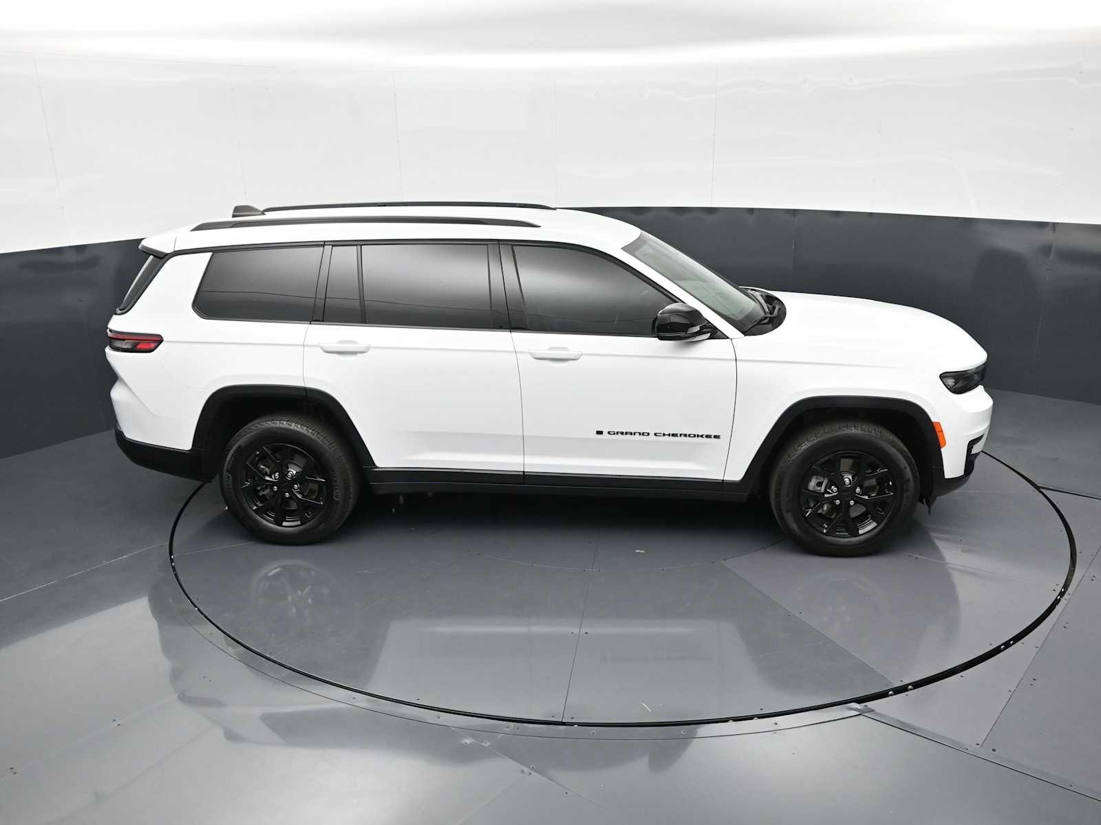 Thumbnail: 2024 Jeep Grand Cherokee L - 21