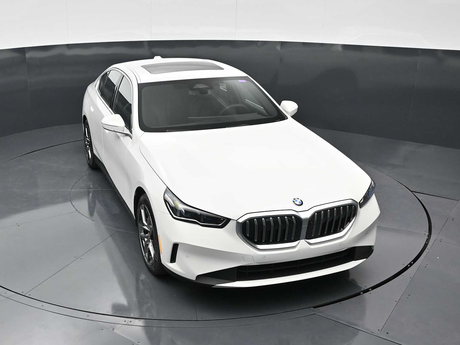 Thumbnail: 2026 BMW 5 Series - 16