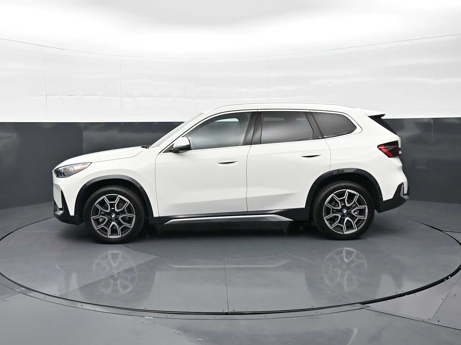 2026 BMW X1 28i - Photo 8