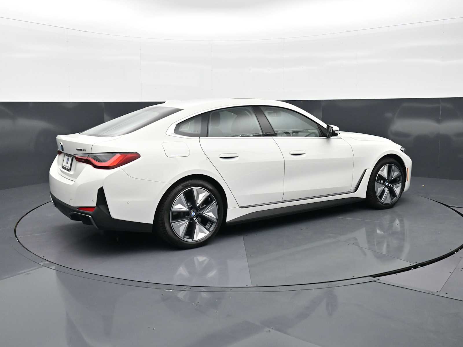 Thumbnail: 2026 BMW i4 - 5