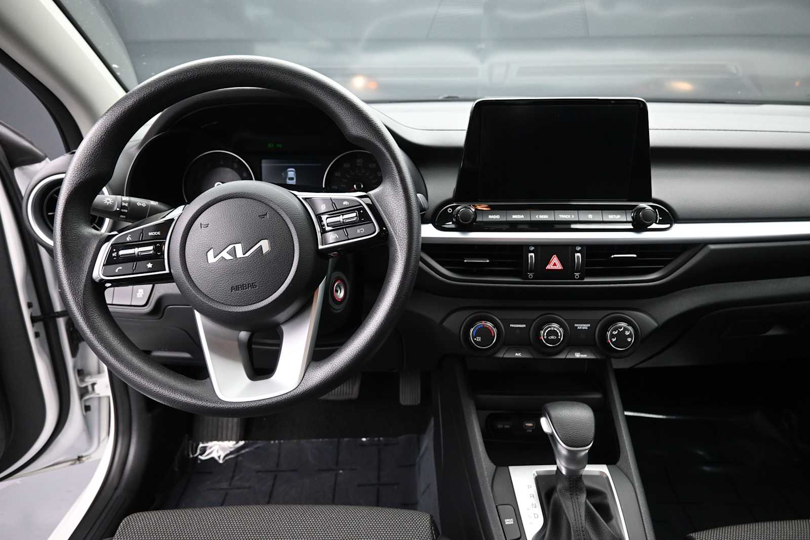 2024 Kia Forte LX - Photo 15