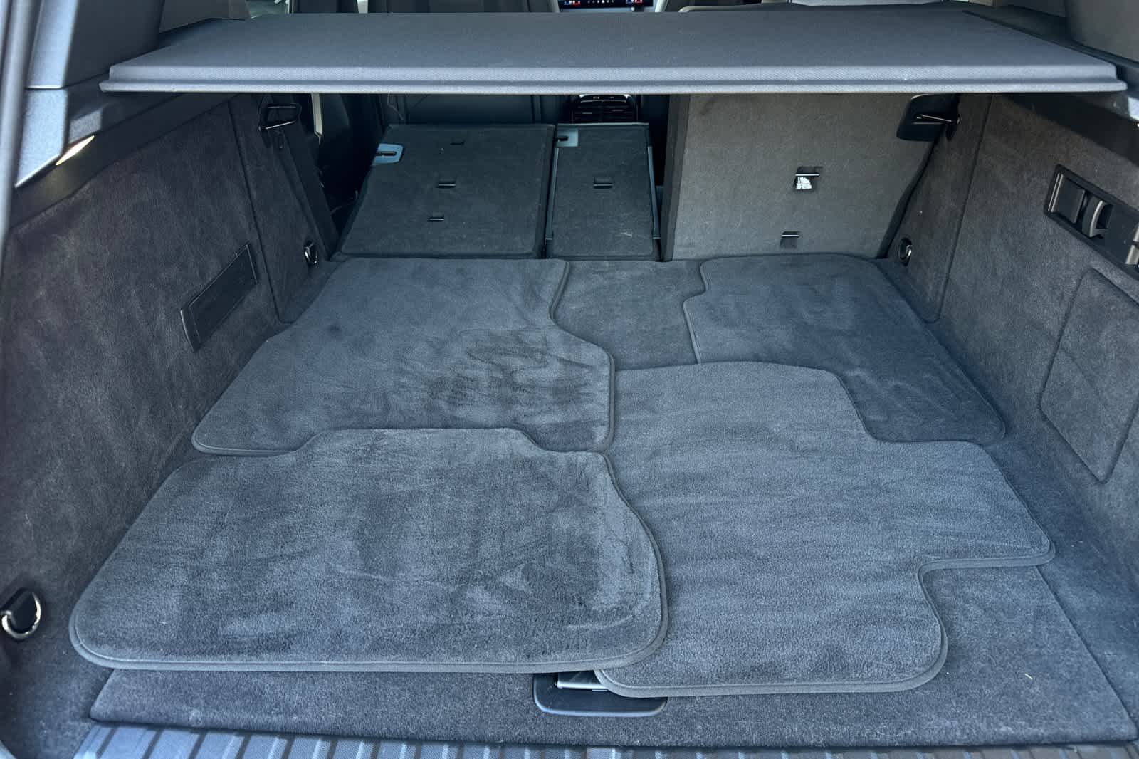 Thumbnail: 2025 BMW iX - 18