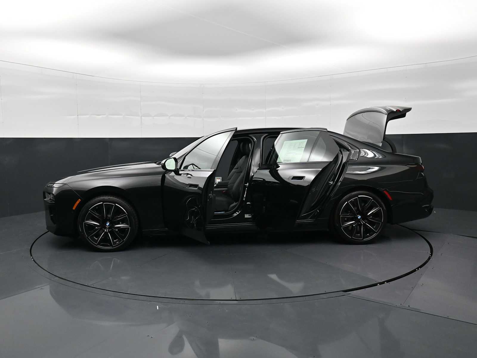Thumbnail: 2026 BMW 7 Series - 36
