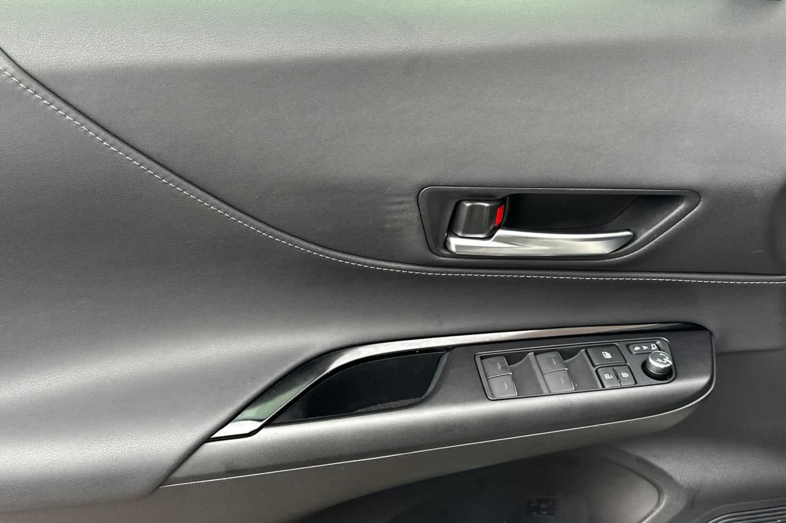 Thumbnail: 2021 Toyota Venza - 12