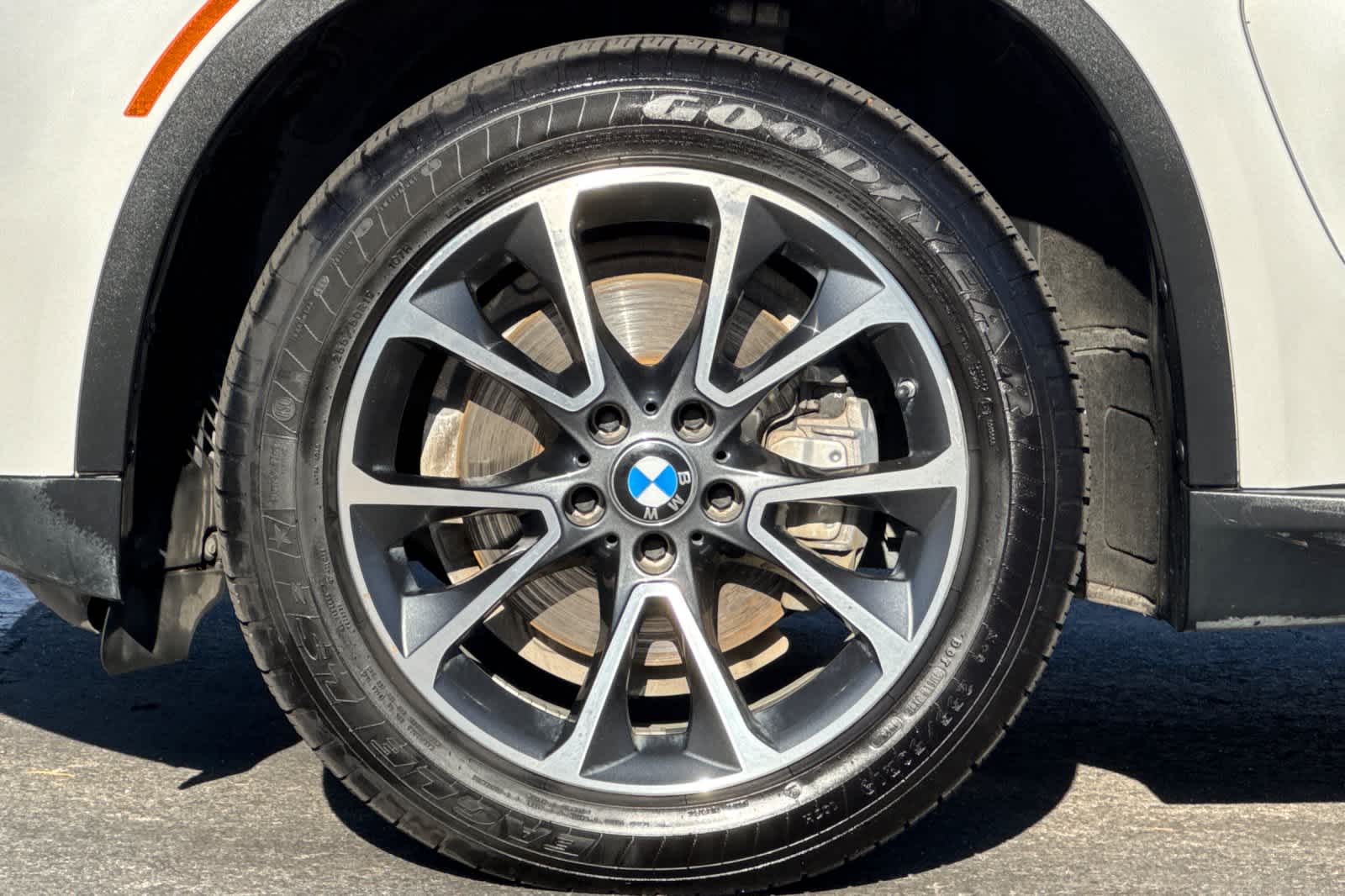 Thumbnail: 2015 BMW X5 - 33