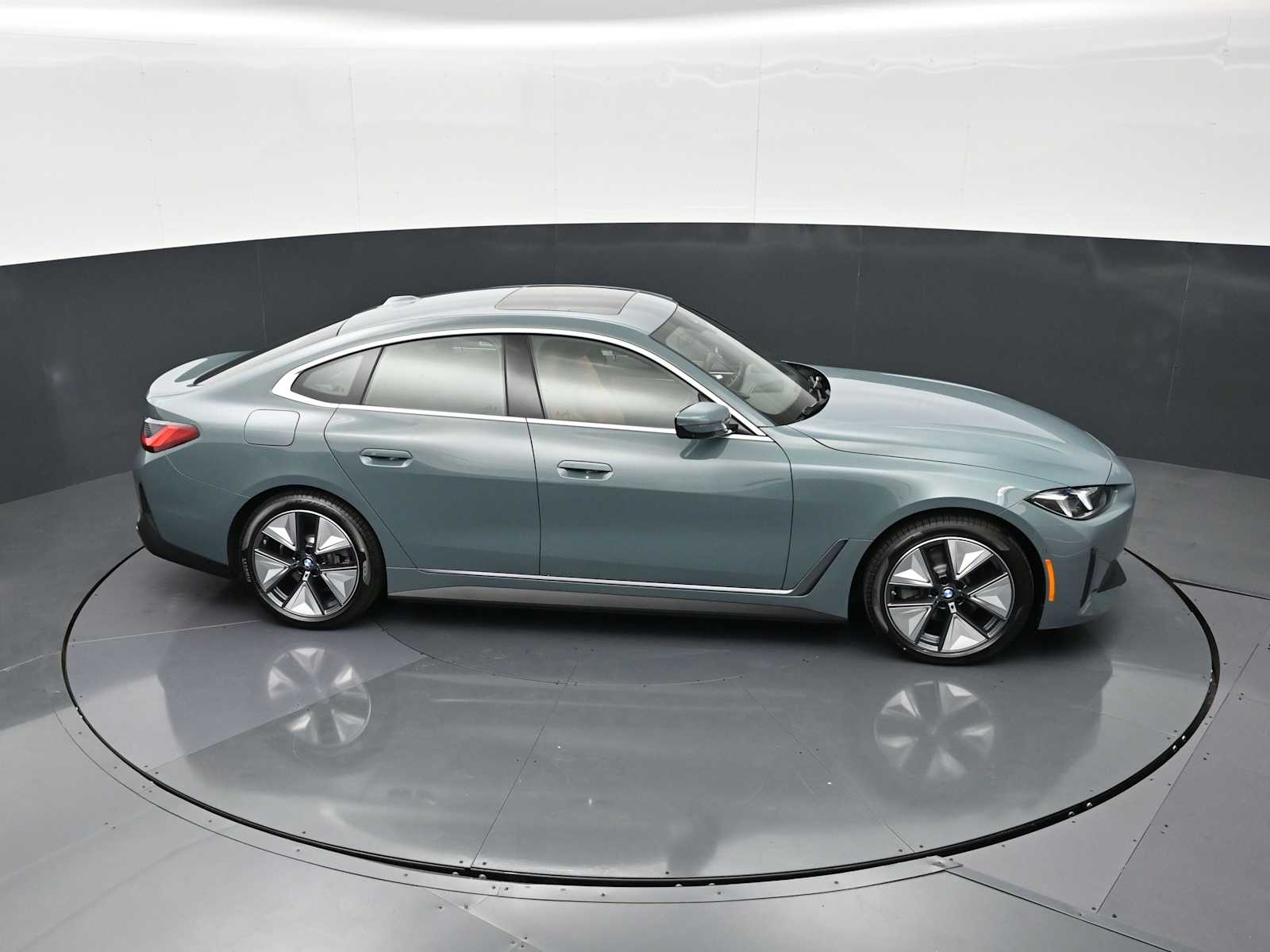 Thumbnail: 2026 BMW i4 - 11