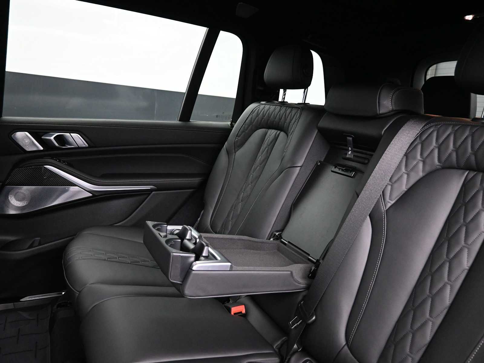 Thumbnail: 2026 BMW X7 - 14