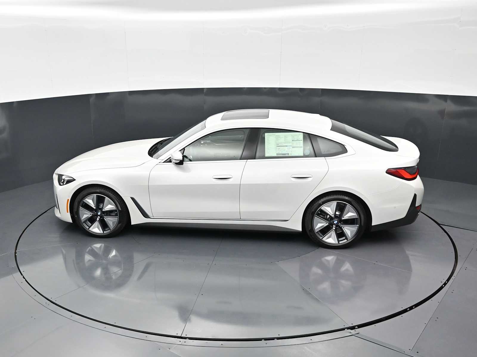 Thumbnail: 2026 BMW i4 - 24