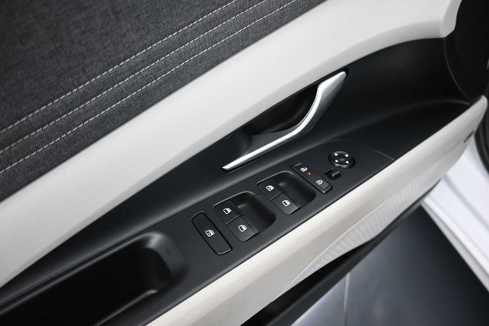 2024 Hyundai Elantra Limited - Photo 10
