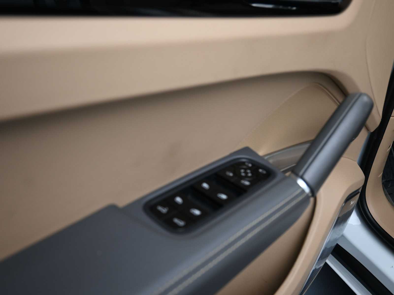 Thumbnail: 2021 Porsche Cayenne - 9