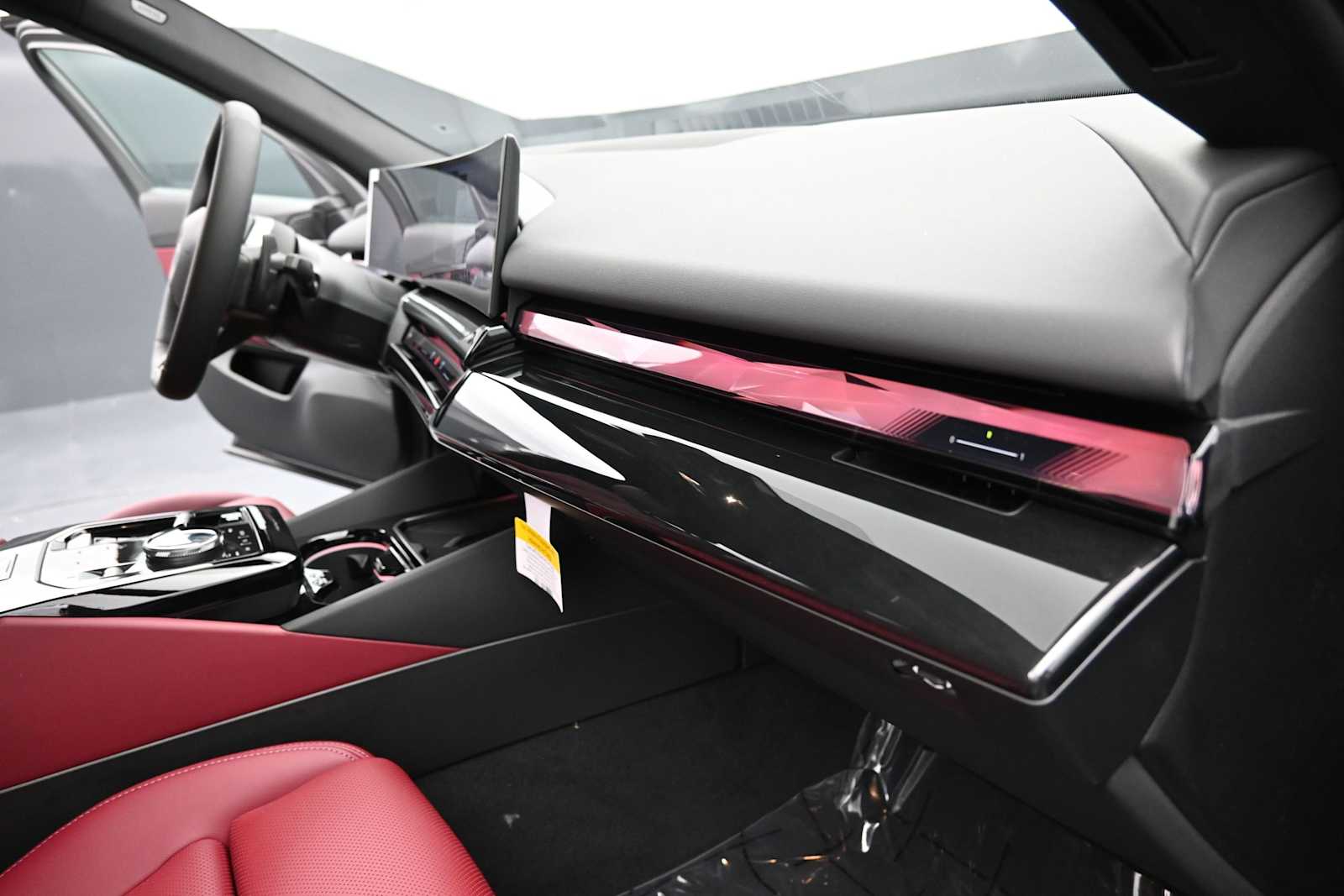 Thumbnail: 2026 BMW 5 Series - 16