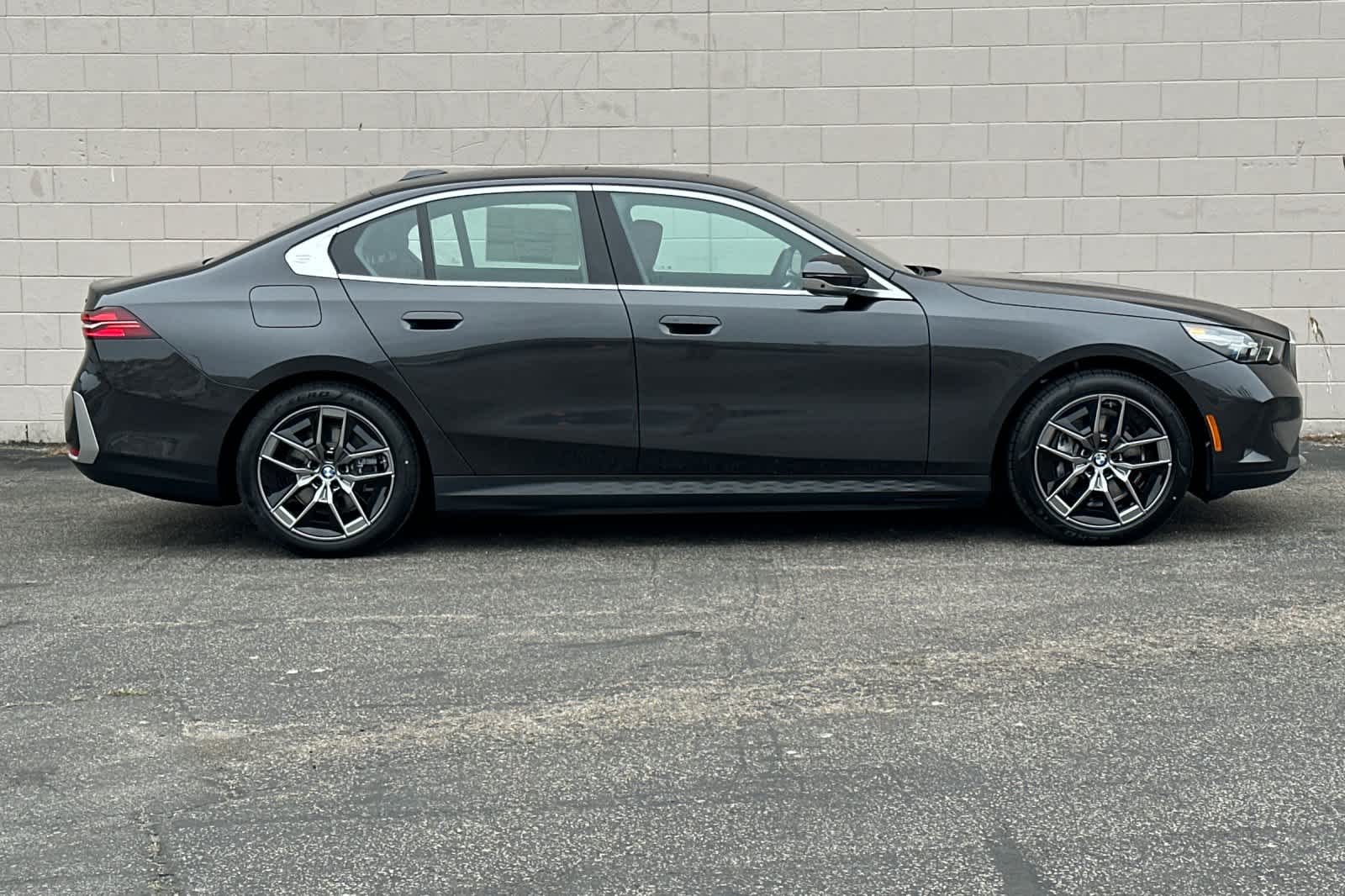 Thumbnail: 2026 BMW i5 - 8