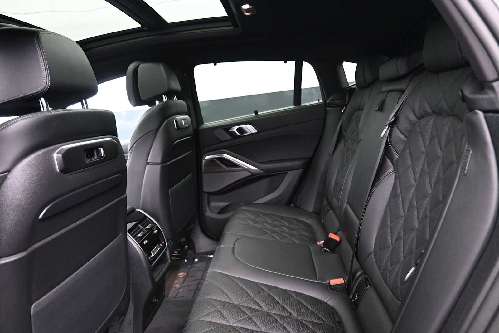 Thumbnail: 2026 BMW X6 - 13