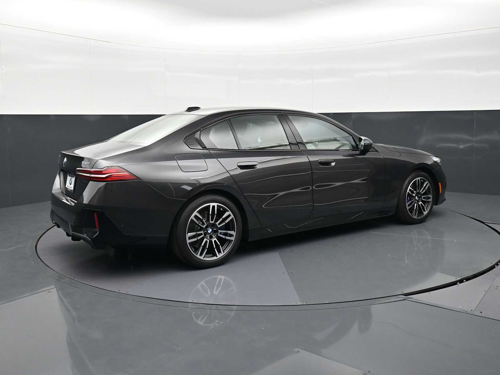 Thumbnail: 2026 BMW 5 Series - 5