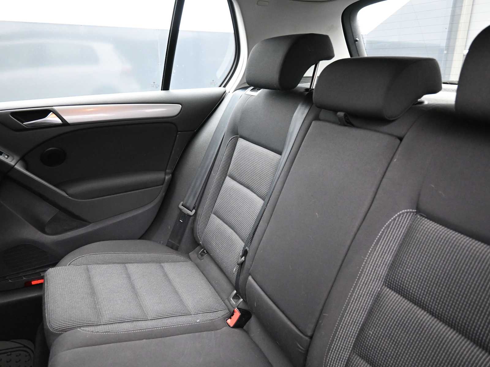 Thumbnail: 2010 Volkswagen Golf - 13