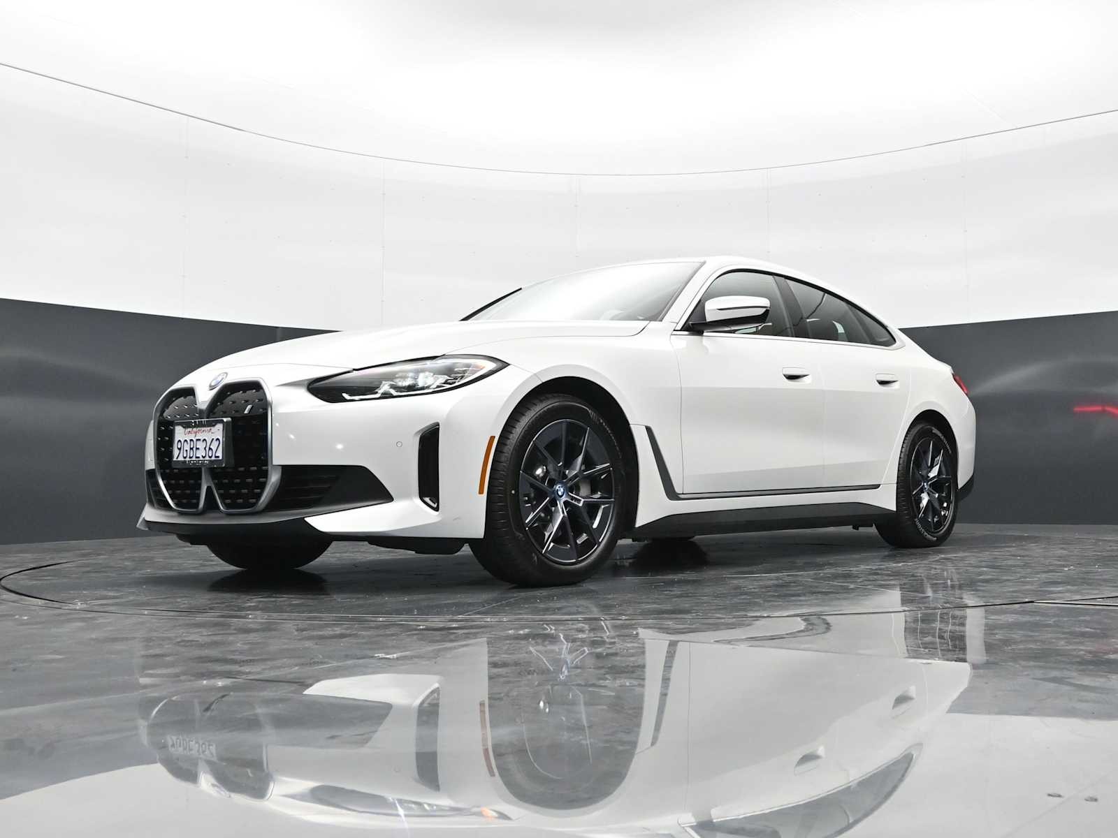Thumbnail: 2023 BMW i4 - 25