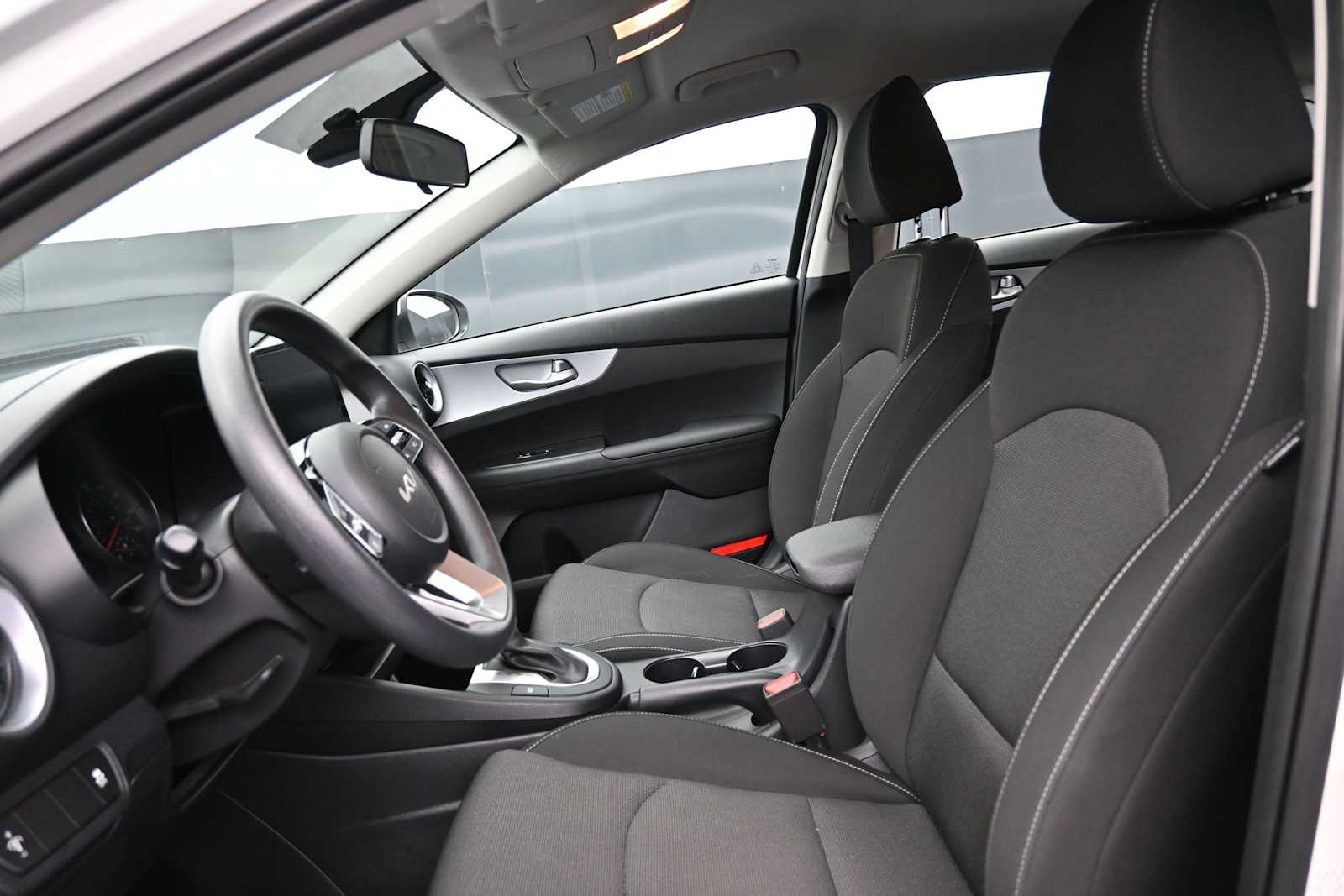 2024 Kia Forte LX - Photo 10