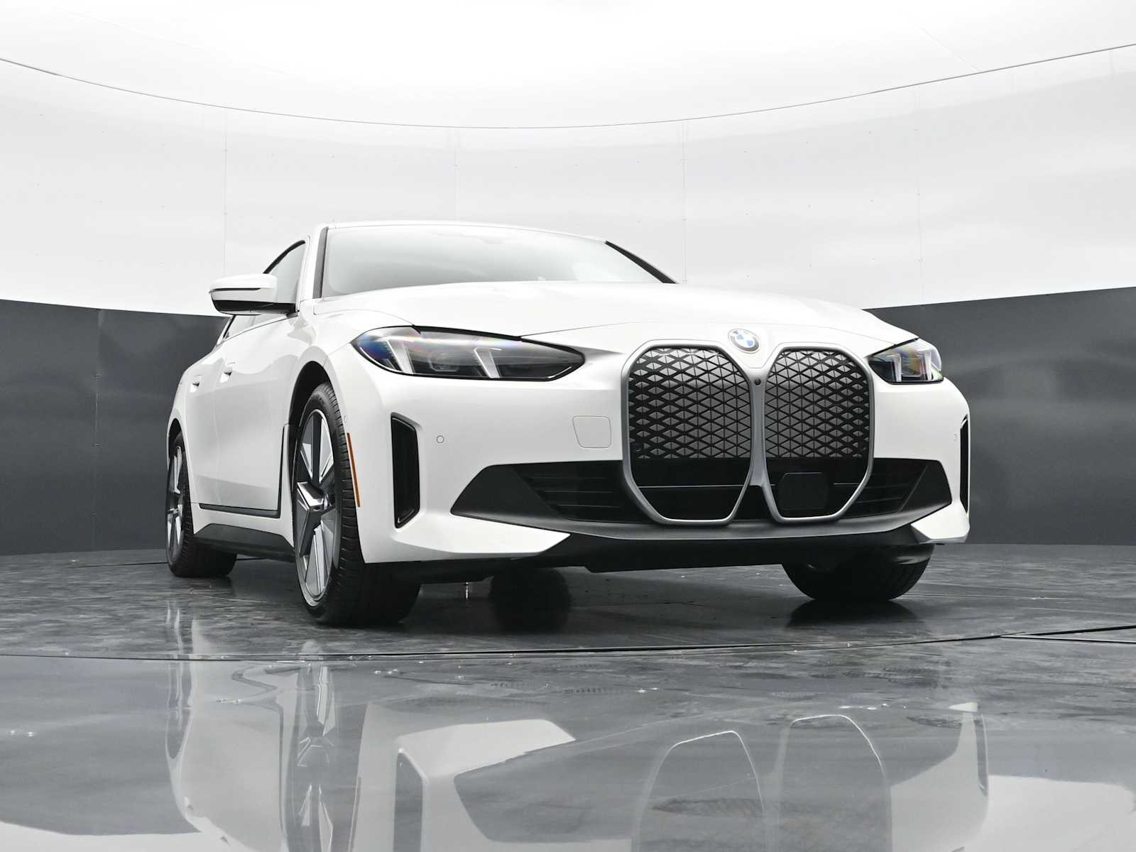 Thumbnail: 2026 BMW i4 - 27