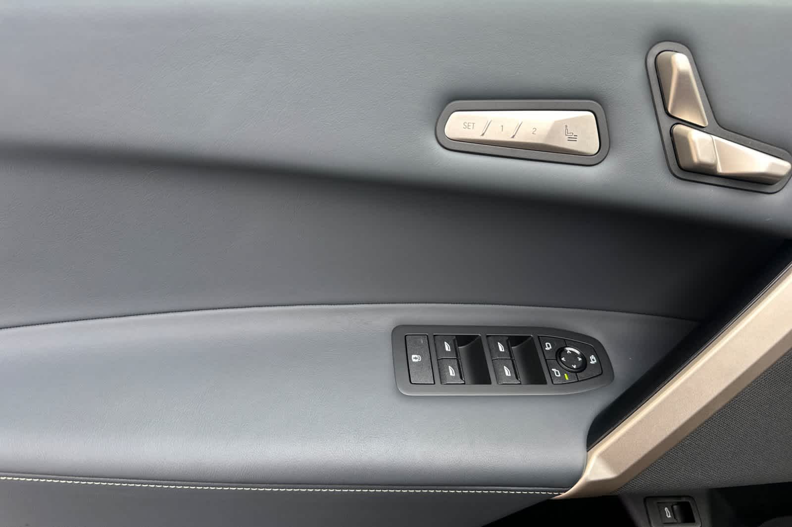 Thumbnail: 2025 BMW iX - 12