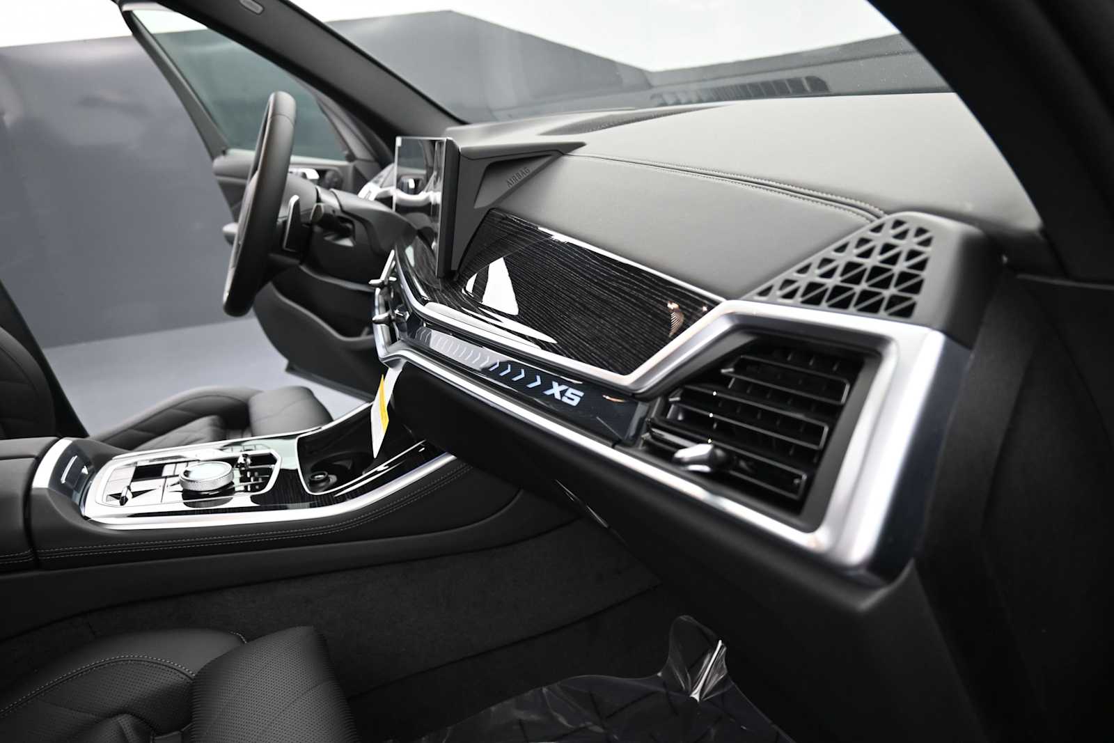 Thumbnail: 2026 BMW X5 - 16