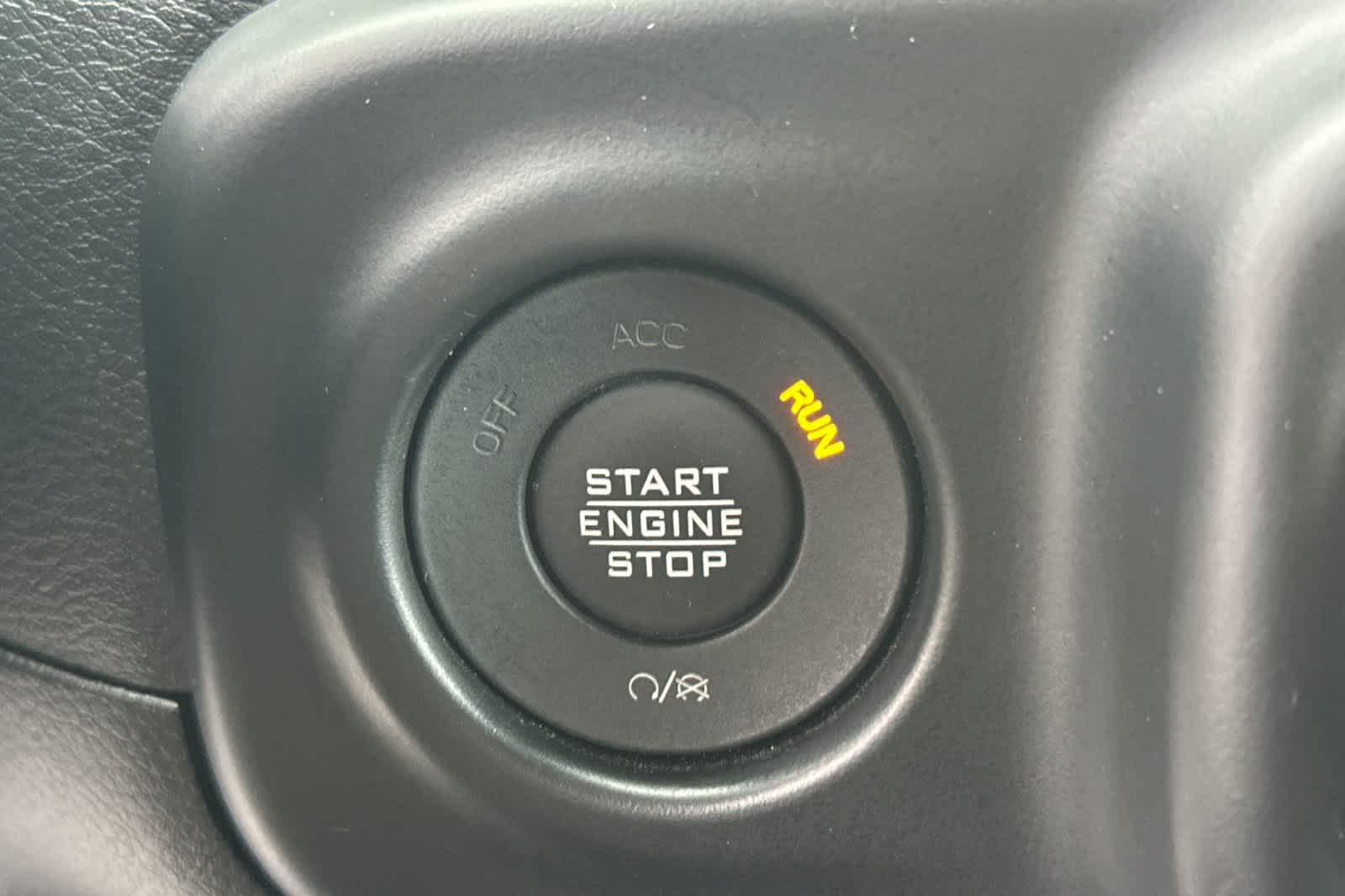 Thumbnail: 2023 Jeep Gladiator - 24