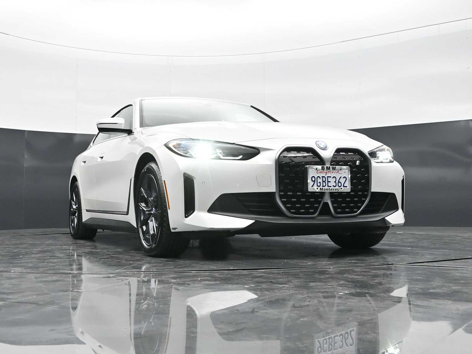 Thumbnail: 2023 BMW i4 - 27