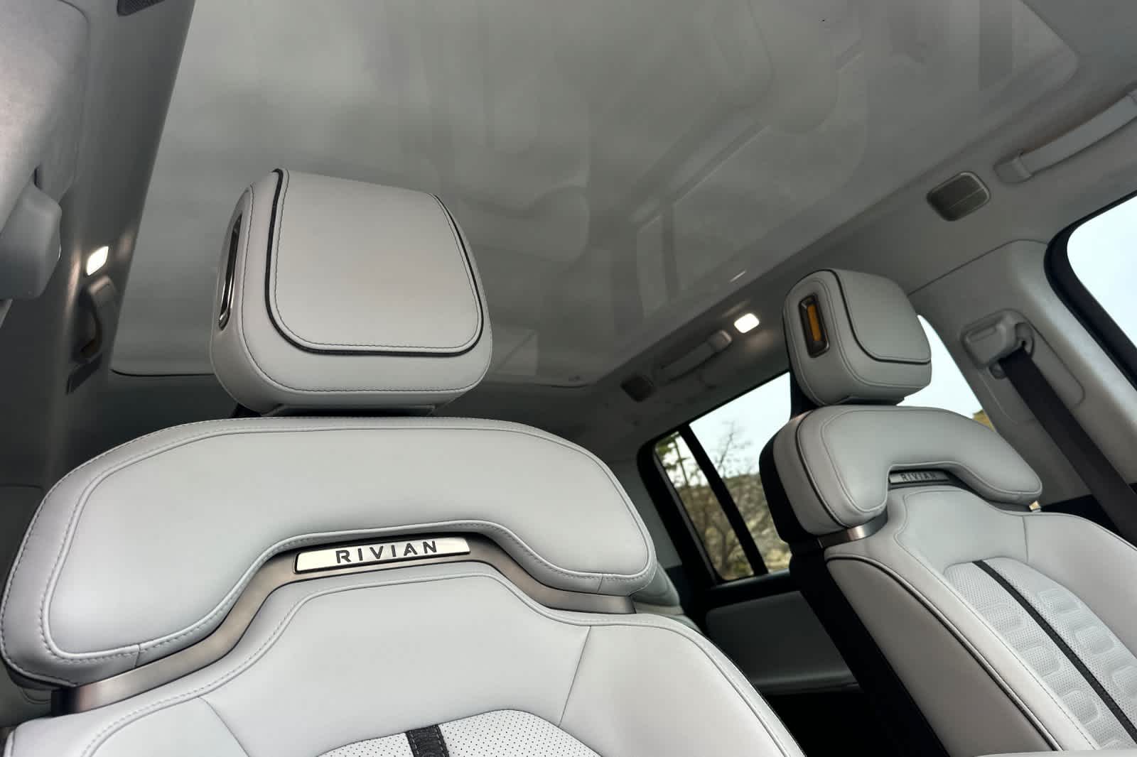 Thumbnail: 2023 Rivian R1S - 17