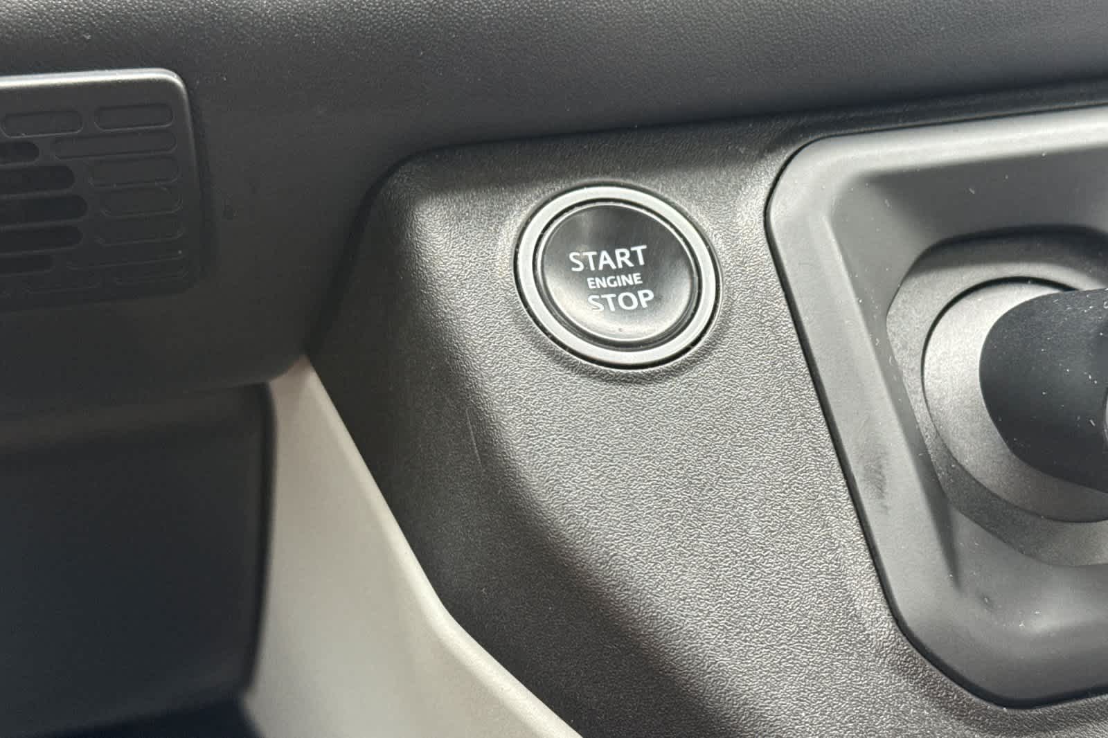 Thumbnail: 2020 Land Rover Defender - 25