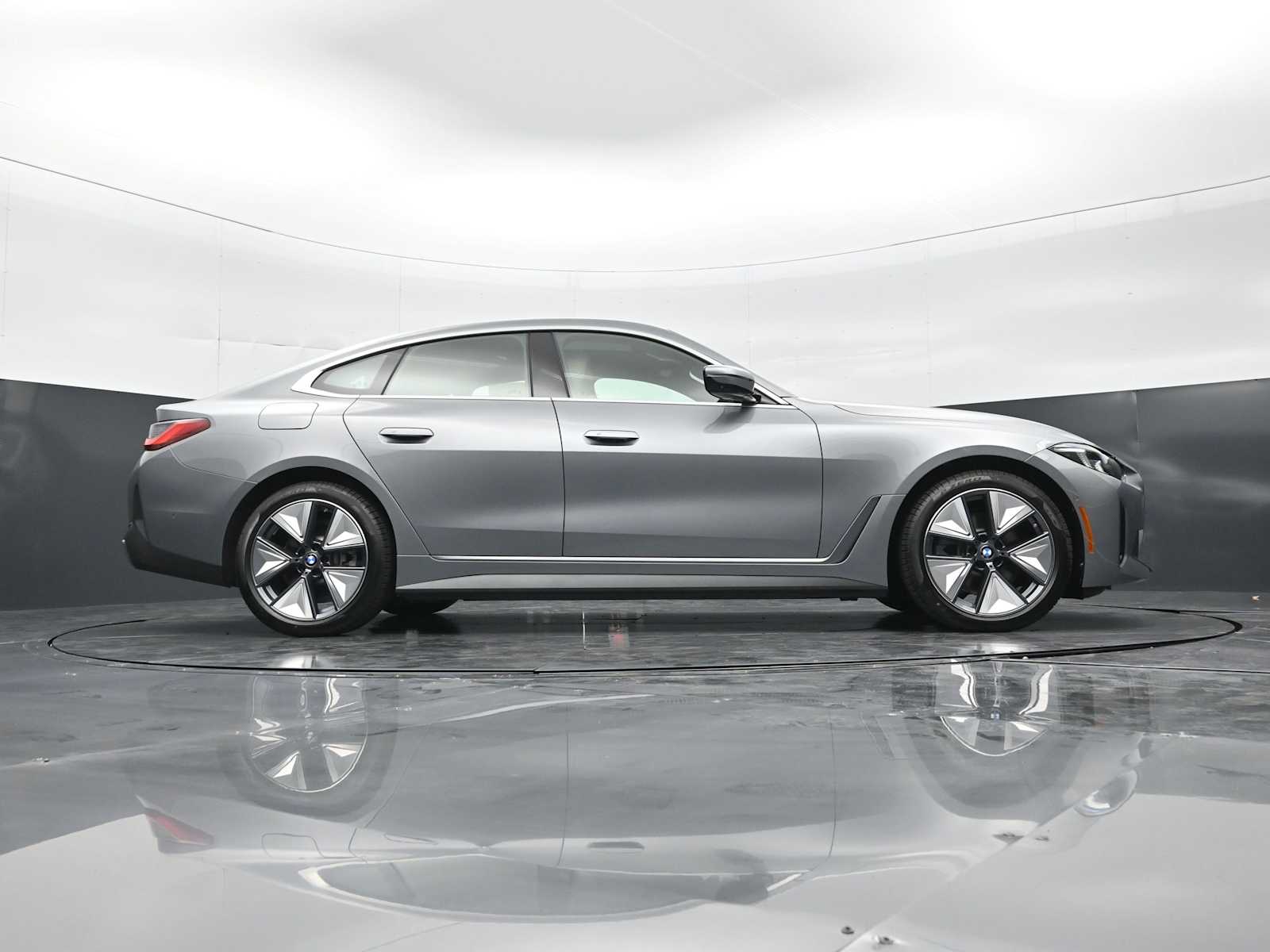 Thumbnail: 2026 BMW i4 - 28
