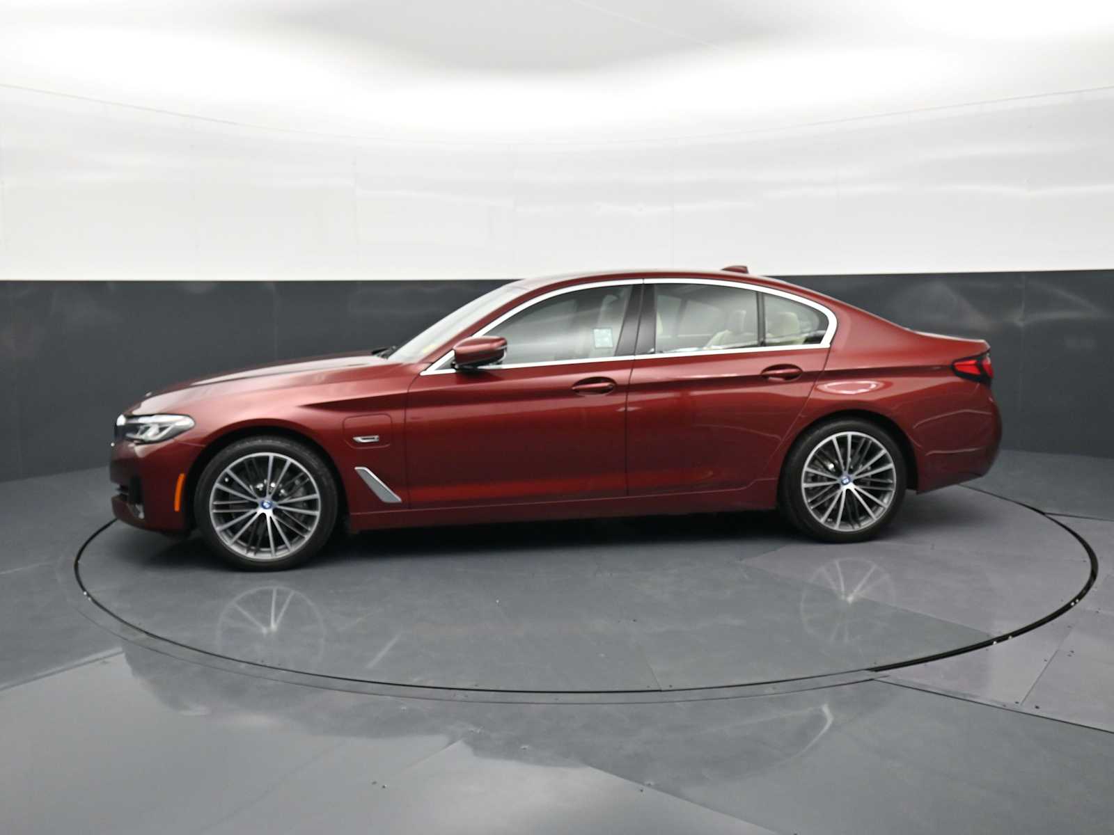 Thumbnail: 2023 BMW 5 Series - 8