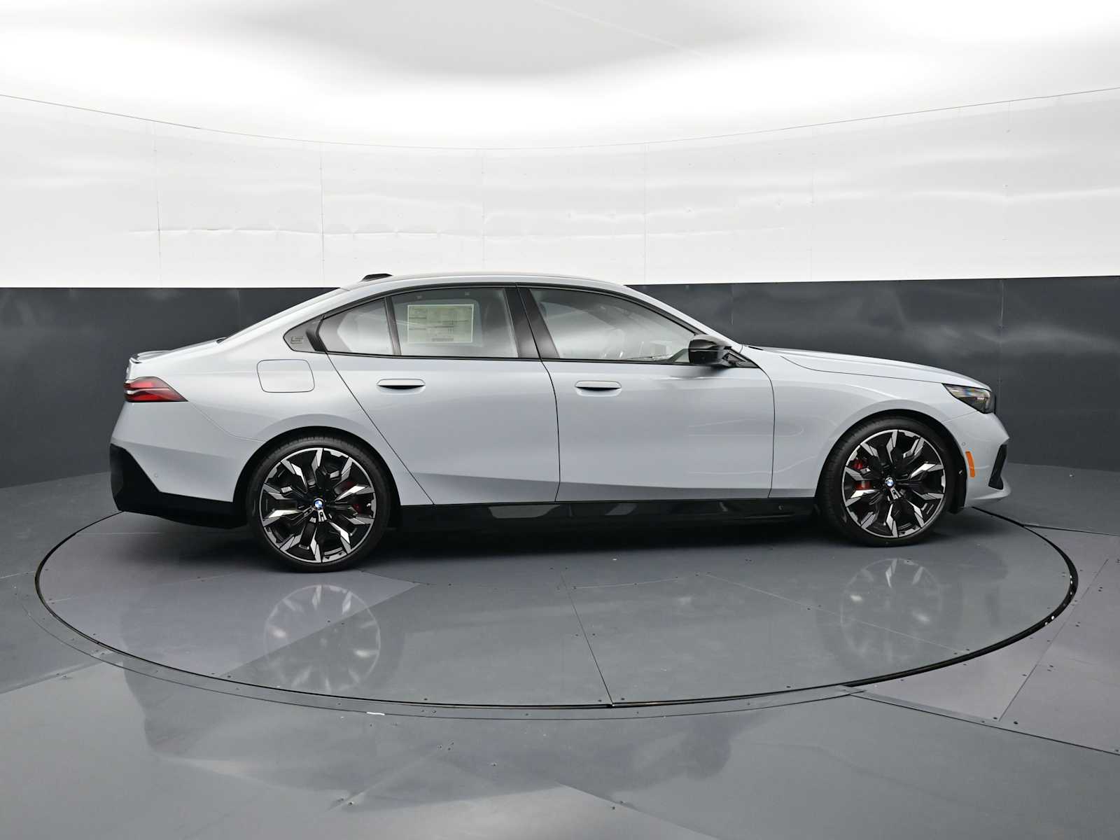 Thumbnail: 2026 BMW i5 - 4