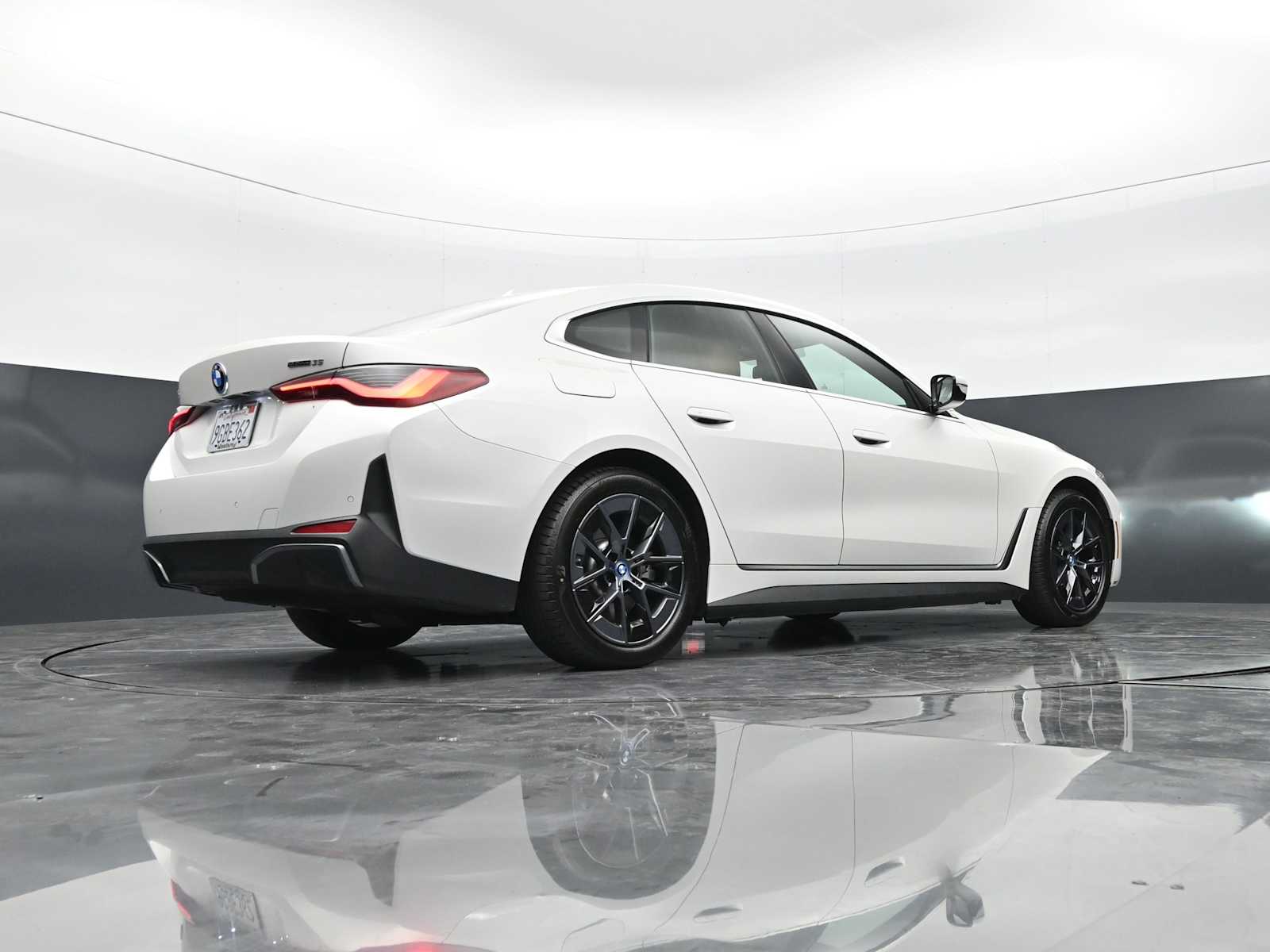 Thumbnail: 2023 BMW i4 - 29