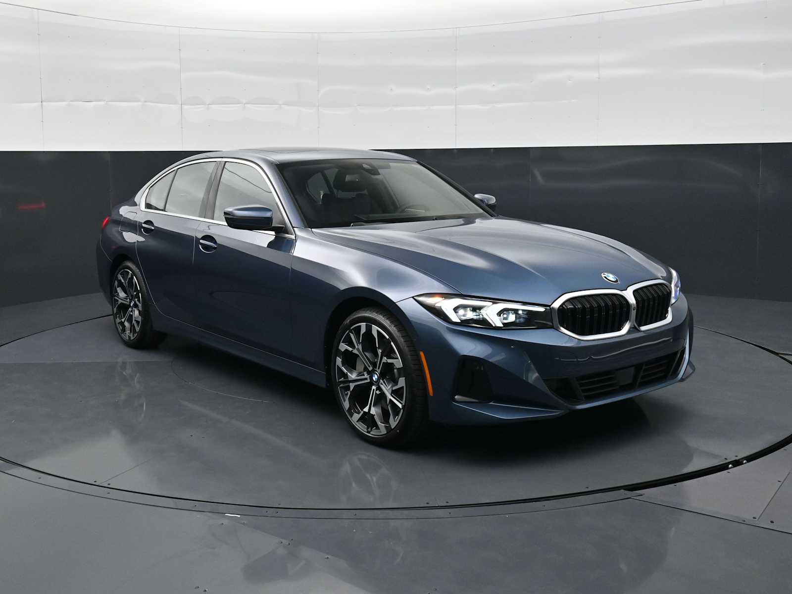 Thumbnail: 2026 BMW 3 Series - 3
